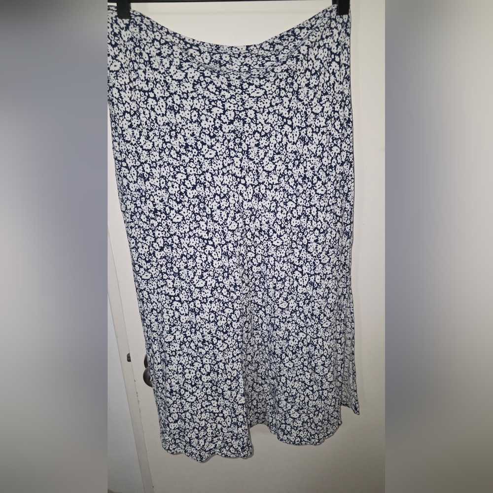 Old Navy Blue  and White Midi Pencil Skirt SIZE LARGE